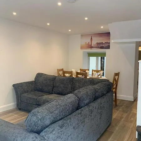 19 Eyre Square Lane * Galway